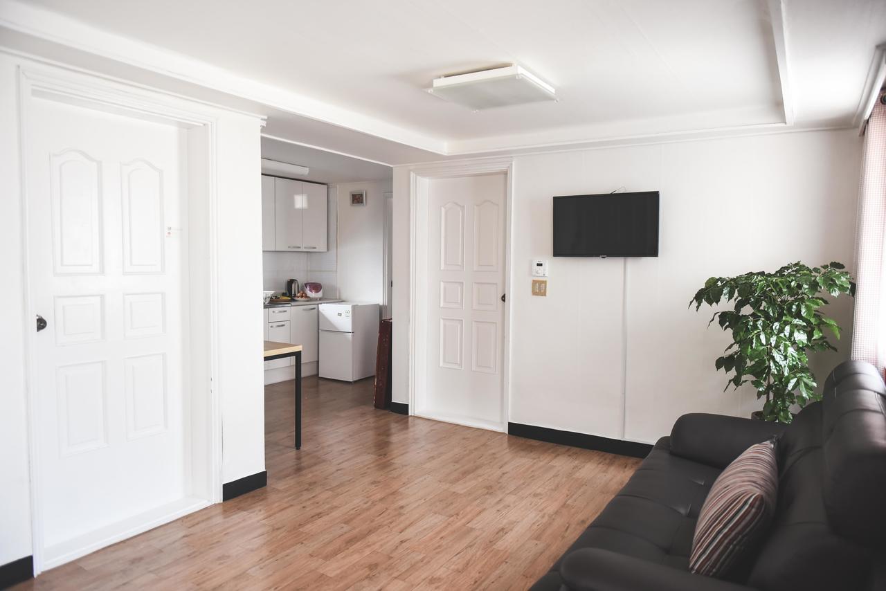 Ryan House Guest house